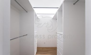Hermosa Casa dentro de la Sexta Sección de Lomas Verdes