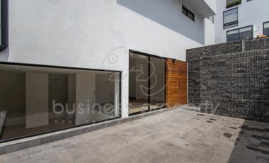 Hermosa Casa dentro de la Sexta Sección de Lomas Verdes