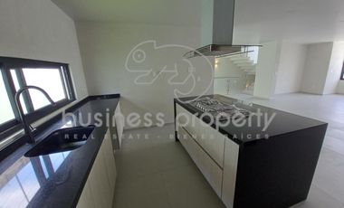 Hermosa Casa en Moncayo excelentes espacios y muy iluminada