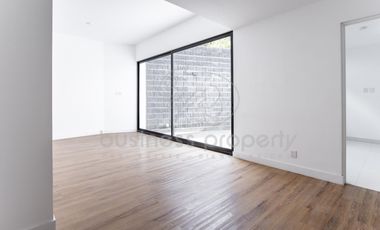 Hermosa Casa dentro de la Sexta Sección de Lomas Verdes
