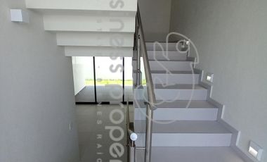 Hermosa Casa en Moncayo excelentes espacios y muy iluminada