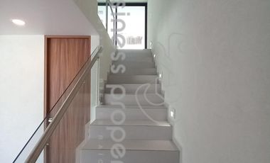 Hermosa Casa en Moncayo excelentes espacios y muy iluminada