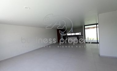 Hermosa Casa en Moncayo excelentes espacios y muy iluminada