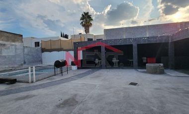 Venta de Local área comercial al frente, Palapa y Alberca