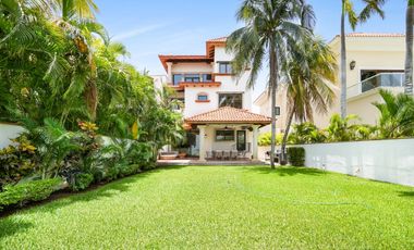 Casa en Renta frente a laguna de 4 recamaras amueblada en Isla Dorada Cancun Zona Hotelera