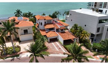 Casa en Renta frente a laguna de 4 recamaras amueblada en Isla Dorada Cancun Zona Hotelera