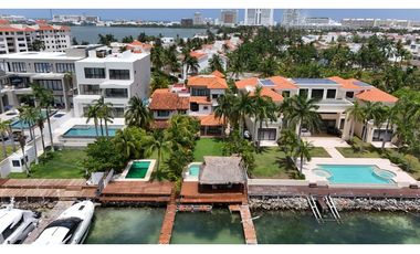 Casa en Renta frente a laguna de 4 recamaras amueblada en Isla Dorada Cancun Zona Hotelera