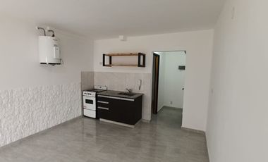CASTELAR PH EN VENTA CON PATIO Y COCHERA APTO PROFESIONAL Y APTO CREDITO  UN AMBIENTE.