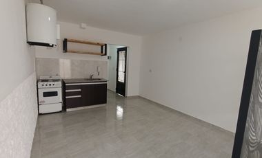 CASTELAR PH EN VENTA CON PATIO Y COCHERA APTO PROFESIONAL Y APTO CREDITO  UN AMBIENTE.