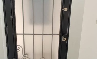 CASTELAR PH EN VENTA CON PATIO Y COCHERA APTO PROFESIONAL Y APTO CREDITO  UN AMBIENTE.