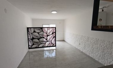 CASTELAR PH EN VENTA CON PATIO Y COCHERA APTO PROFESIONAL Y APTO CREDITO  UN AMBIENTE.