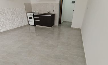 CASTELAR PH EN VENTA CON PATIO Y COCHERA APTO PROFESIONAL Y APTO CREDITO  UN AMBIENTE.
