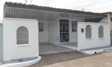SE VENDE CASA EN URBANIZACION DON BOSCO DE 2 HABITACIONES REMODELADA
