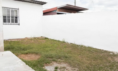 SE VENDE CASA EN URBANIZACION DON BOSCO DE 2 HABITACIONES REMODELADA