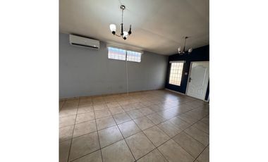 Venta de Casa en Brisas del Golf Arraijan