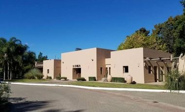 Venta Terreno en Club de Campo La Emilia Pilar