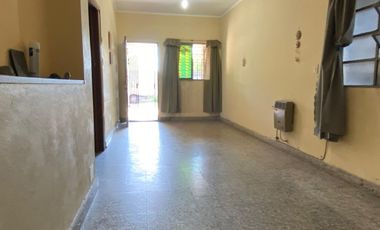 Casa 3 dormi-cochera-patio + dpto 2 dormi en venta
