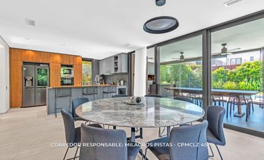 Casa 6 ambientes 717 m² en venta con cochera en Adrogué