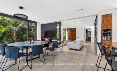 Casa 6 ambientes 717 m² en venta con cochera en Adrogué