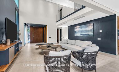 Casa 6 ambientes 717 m² en venta con cochera en Adrogué