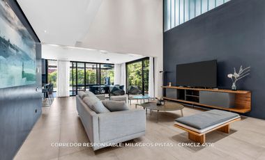 Casa 6 ambientes 717 m² en venta con cochera en Adrogué