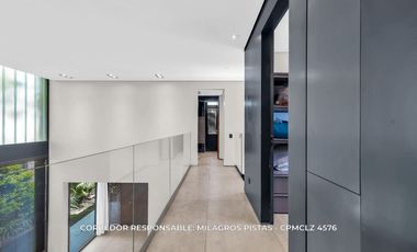 Casa 6 ambientes 717 m² en venta con cochera en Adrogué