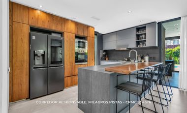Casa 6 ambientes 717 m² en venta con cochera en Adrogué