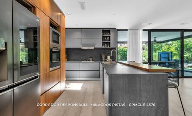 Casa 6 ambientes 717 m² en venta con cochera en Adrogué