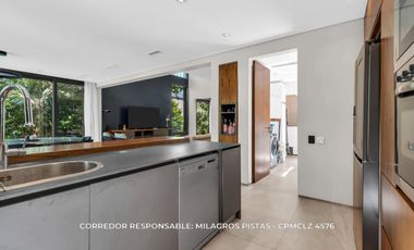 Casa 6 ambientes 717 m² en venta con cochera en Adrogué