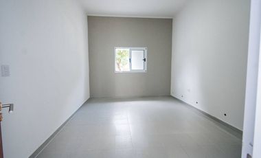 VENTA DE CASA  REFACCIONADA EN FOMENTO 9 DE JULIO