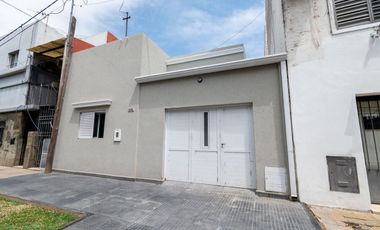 VENTA DE CASA  REFACCIONADA EN FOMENTO 9 DE JULIO