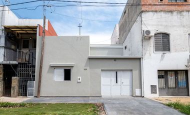 VENTA DE CASA  REFACCIONADA EN FOMENTO 9 DE JULIO