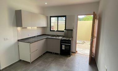 Dúplex en venta c/ cochera en Santa Teresita