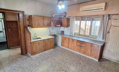 Venta PH 3 Amb + 2 Locales Ciudadela