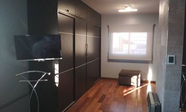 Duplex con tres cocheras y patio. APTA CREDITO