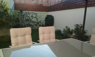 Duplex con tres cocheras y patio. APTA CREDITO