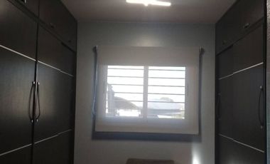 Duplex con tres cocheras y patio. APTA CREDITO