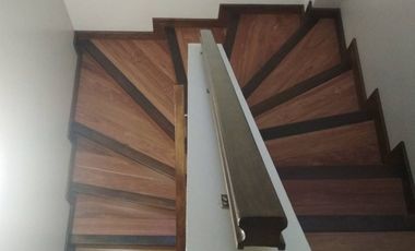 Duplex con tres cocheras y patio. APTA CREDITO