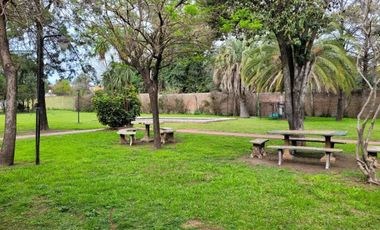 QUINTA VENTA MONTE GRANDE CON SALON DE FIESTAS