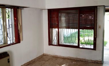 CHALET EN VENTA SOBRE LOTE DE GRAN SUPERFICIE