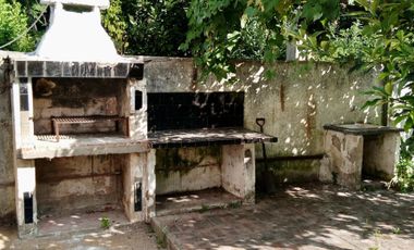 CHALET EN VENTA SOBRE LOTE DE GRAN SUPERFICIE