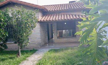 CHALET EN VENTA SOBRE LOTE DE GRAN SUPERFICIE