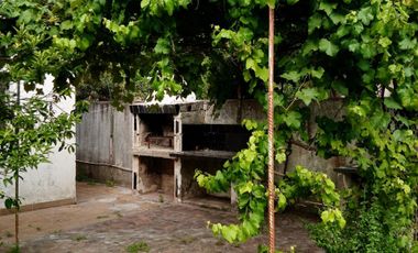 CHALET EN VENTA SOBRE LOTE DE GRAN SUPERFICIE