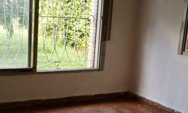 CHALET EN VENTA SOBRE LOTE DE GRAN SUPERFICIE