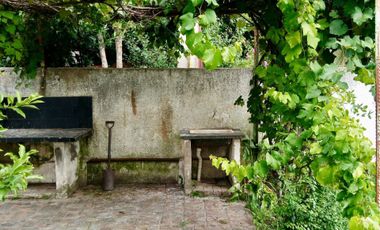 CHALET EN VENTA SOBRE LOTE DE GRAN SUPERFICIE