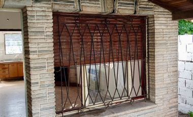 CHALET EN VENTA SOBRE LOTE DE GRAN SUPERFICIE