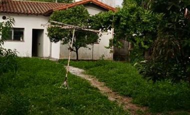 CHALET EN VENTA SOBRE LOTE DE GRAN SUPERFICIE