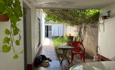 Venta casa con cochera y quincho en G. Baigorria.