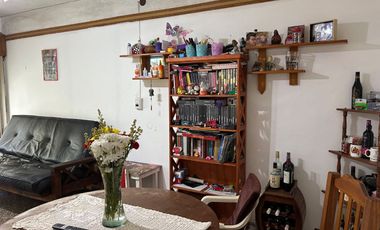 Venta casa con cochera y quincho en G. Baigorria.