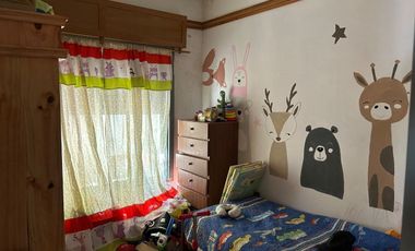 Venta casa con cochera y quincho en G. Baigorria.